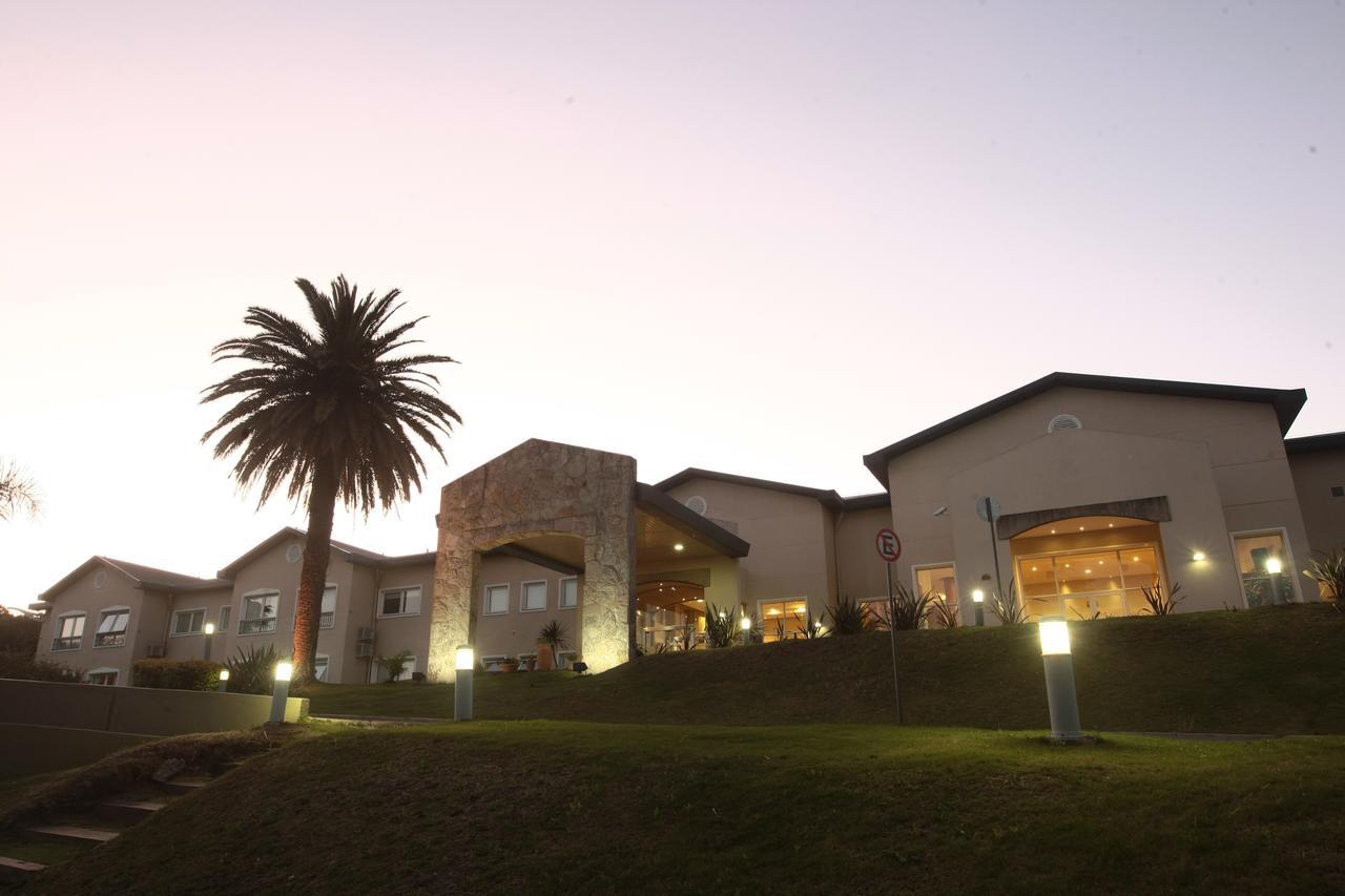 Howard Johnson Rio Ceballos Hotel Y Casino Exterior photo